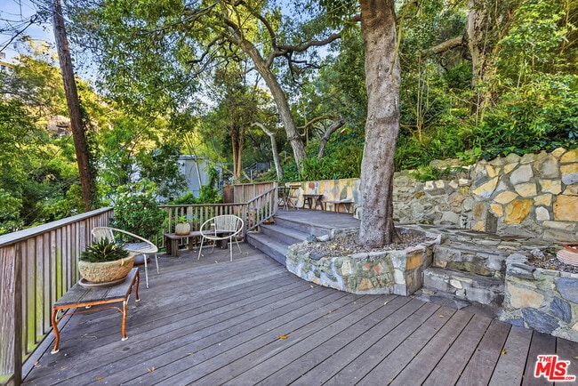 Building Photo - 2049 Oakstone Way