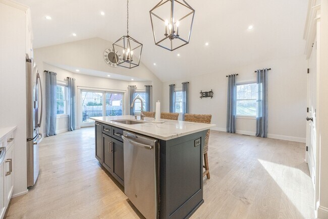 Building Photo - 15 Warren St