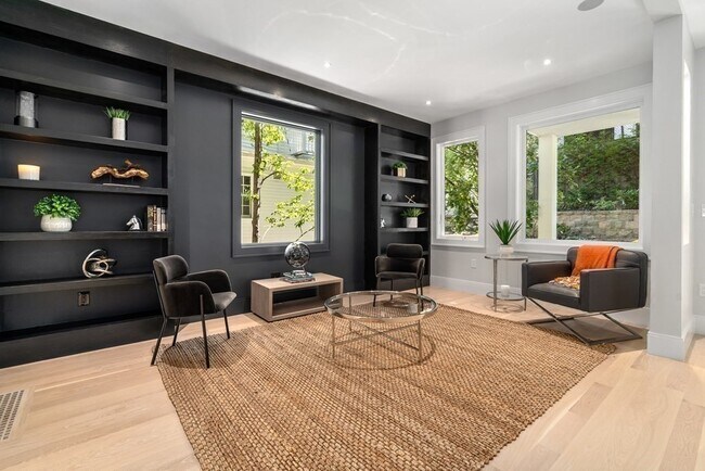 Building Photo - 89 University Rd