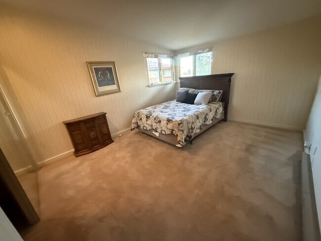 Building Photo - 1722 Alder Dr