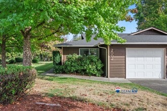 Building Photo - MOVE IN READY NOW! Normandy Park 1 level 2...