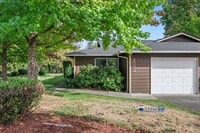 Building Photo - MOVE IN READY NOW! Normandy Park 1 level 2...