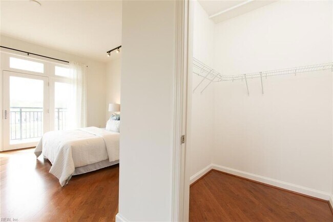 Building Photo - 670 Town Center Dr