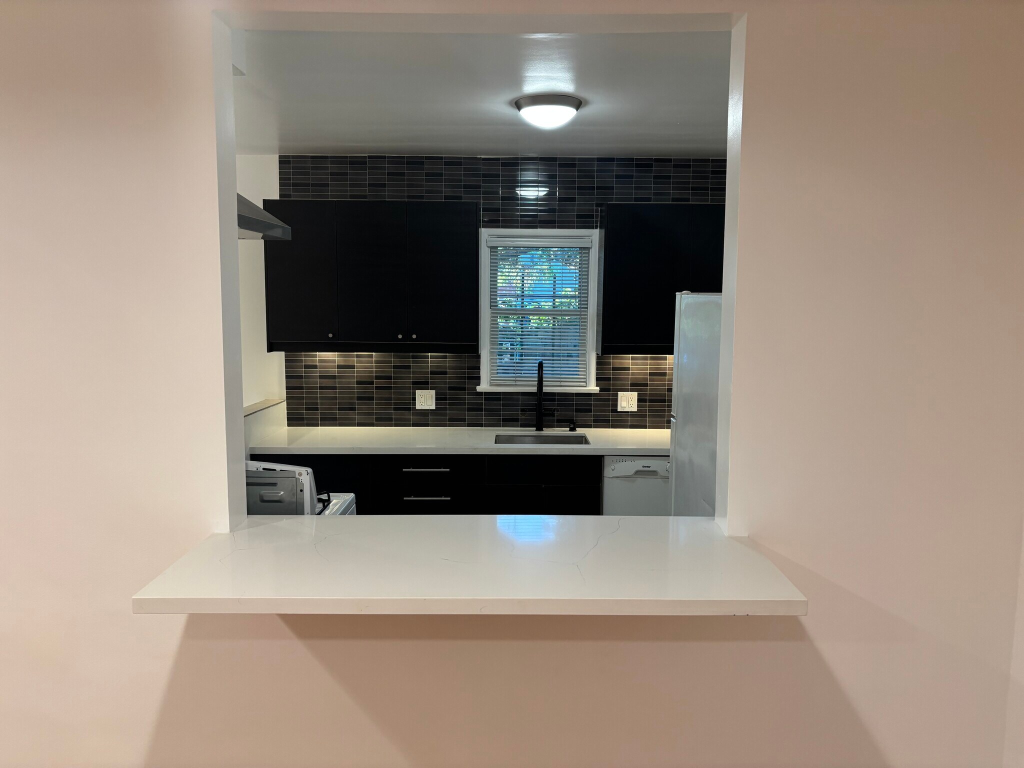 Building Photo - 3315 Caroline Ave