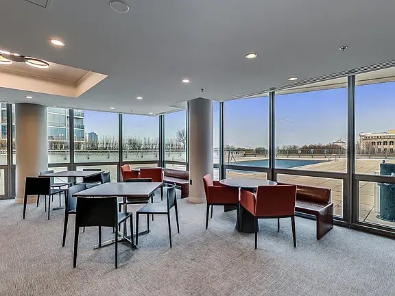 Building Photo - 1235 S Prairie Ave