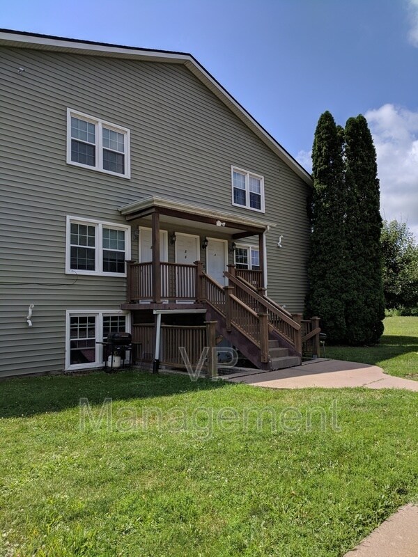 Primary Photo - 2218 Emerald Dr