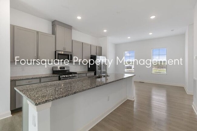 Building Photo - Spacious Townhome with Entry-Level Guest Suite, Washer/ Dryer Included, 2nd floor Balcony & 2-Car...