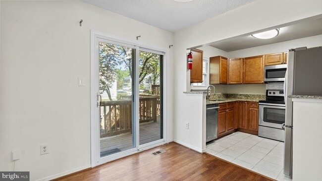 Building Photo - This stunning 3-bedroom, 2-bathroom interior townhome is sure to impress.