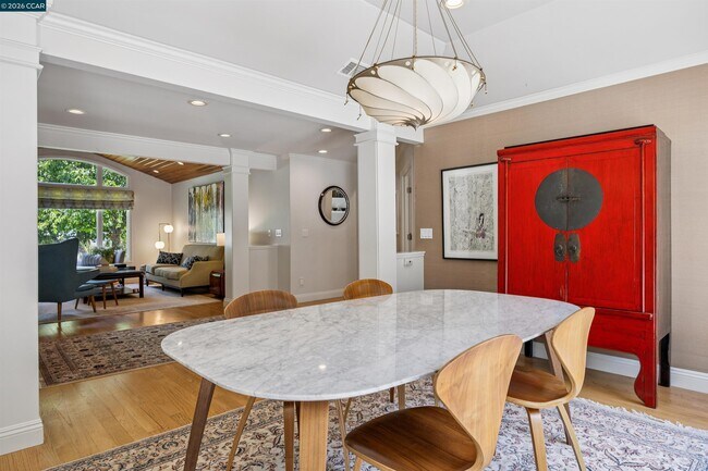 Building Photo - 783 Los Palos Manor