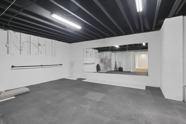 Building Photo - 7090 Dean Farm Rd