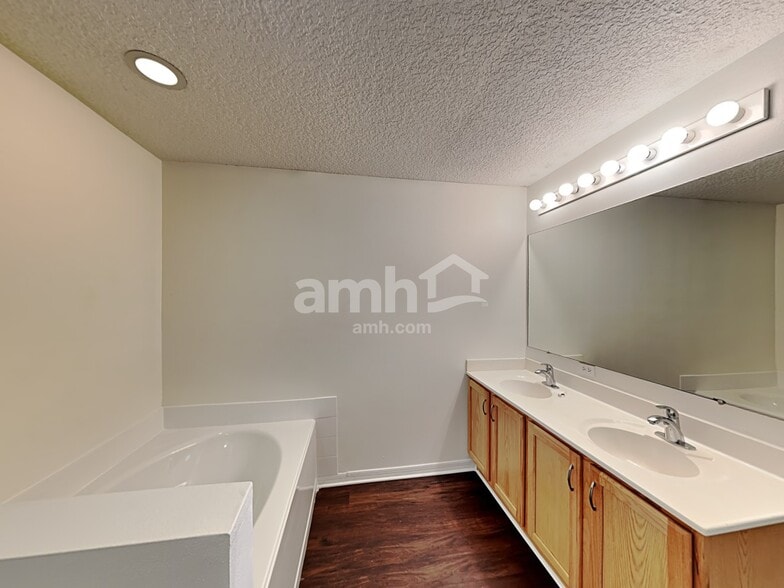 Building Photo - 5528 Cougar Park Ct