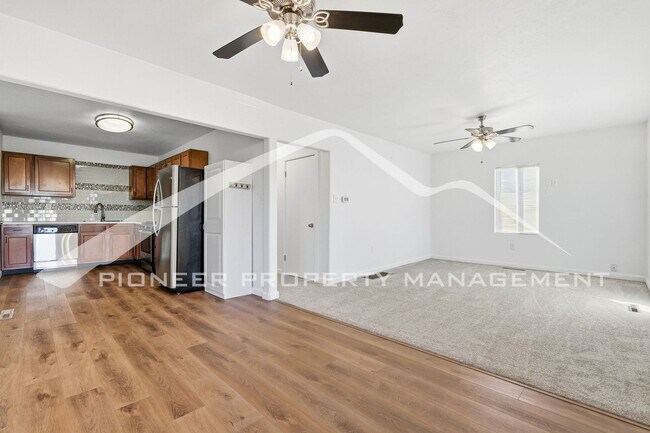 Building Photo - Charming Home with Central AC and Washer/Dryer