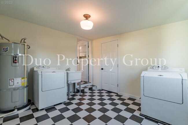 Building Photo - 8th Street