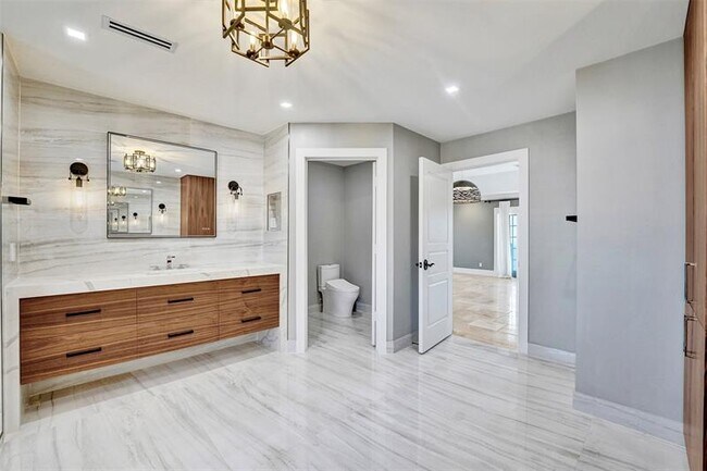 Building Photo - 1744 SE 9th St