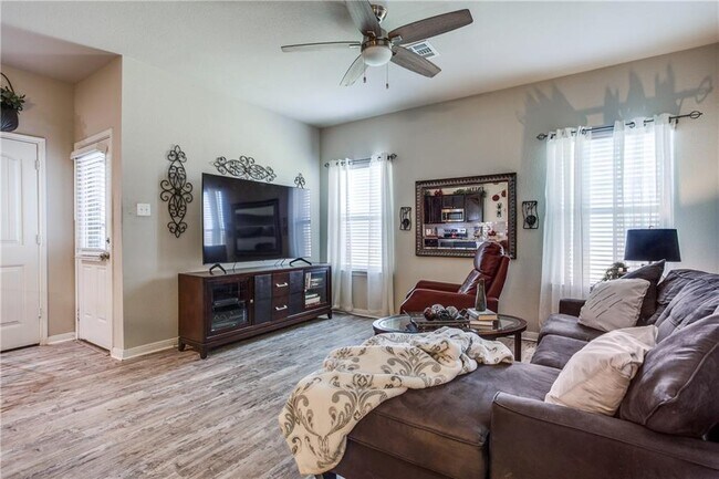 Building Photo - 1072 Gaelic Dr