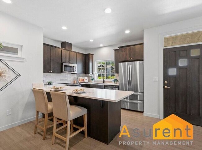 Building Photo - Newer Ashland Home Coming Available Soon!