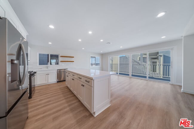 Building Photo - 1125 Manhattan Ave