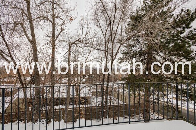 Building Photo - 4670 Stratton Dr E