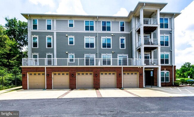 Building Photo - 3910 Doc Berlin Dr
