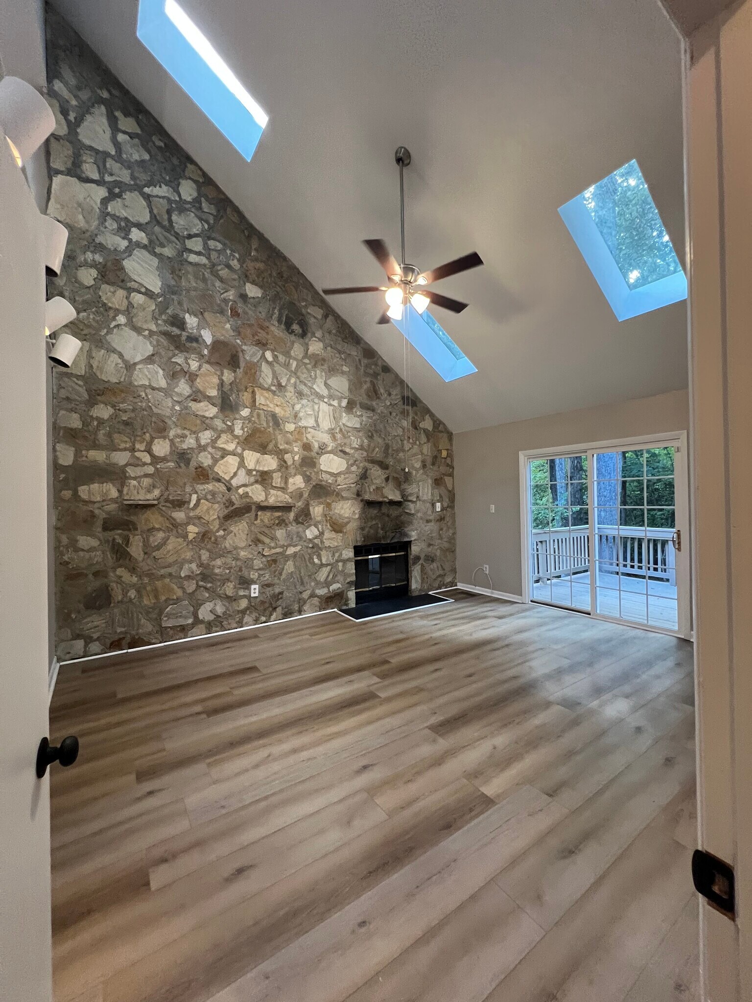 Building Photo - 1838 Ferncreek Pl