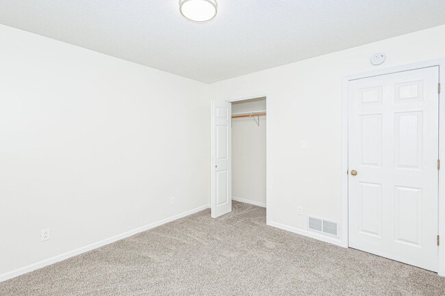 Building Photo - 3804 Larkspur Ct