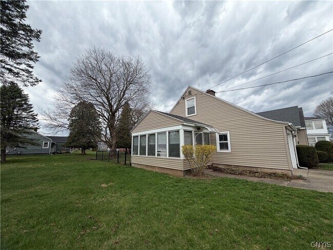 Building Photo - 50 New Hartford St