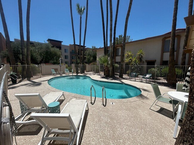 Building Photo - Prime Scottsdale Location! 2 bed 1.5 bath with community pool