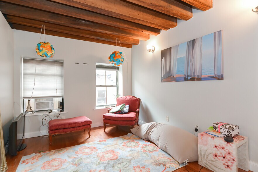 Building Photo - 99 Fulton St