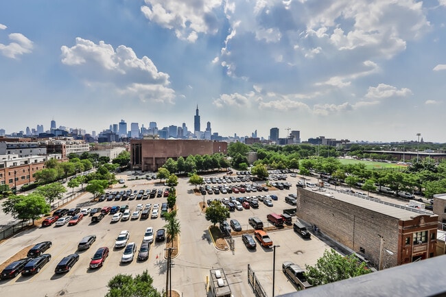 Building Photo - 6 S Laflin St