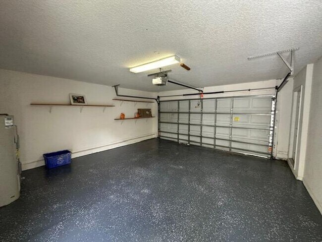 Building Photo - Completely remodeled 4 Bedroom 2 Bath sing...