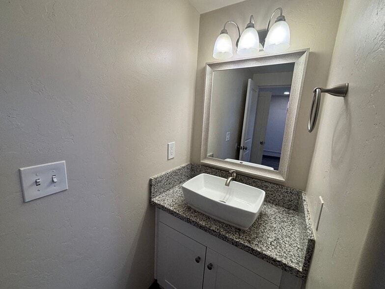 Building Photo - 5128 E Pima St