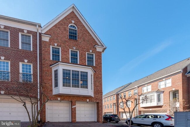 Building Photo - 1308 McLean Crest Ct