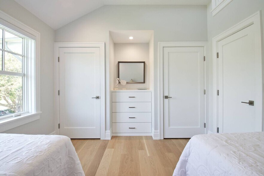 Building Photo - 12 S Elroy Dr