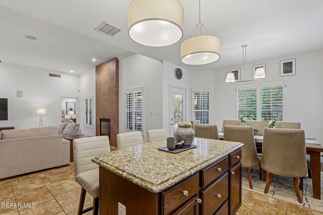 Building Photo - 7417 Gulf Creek Dr