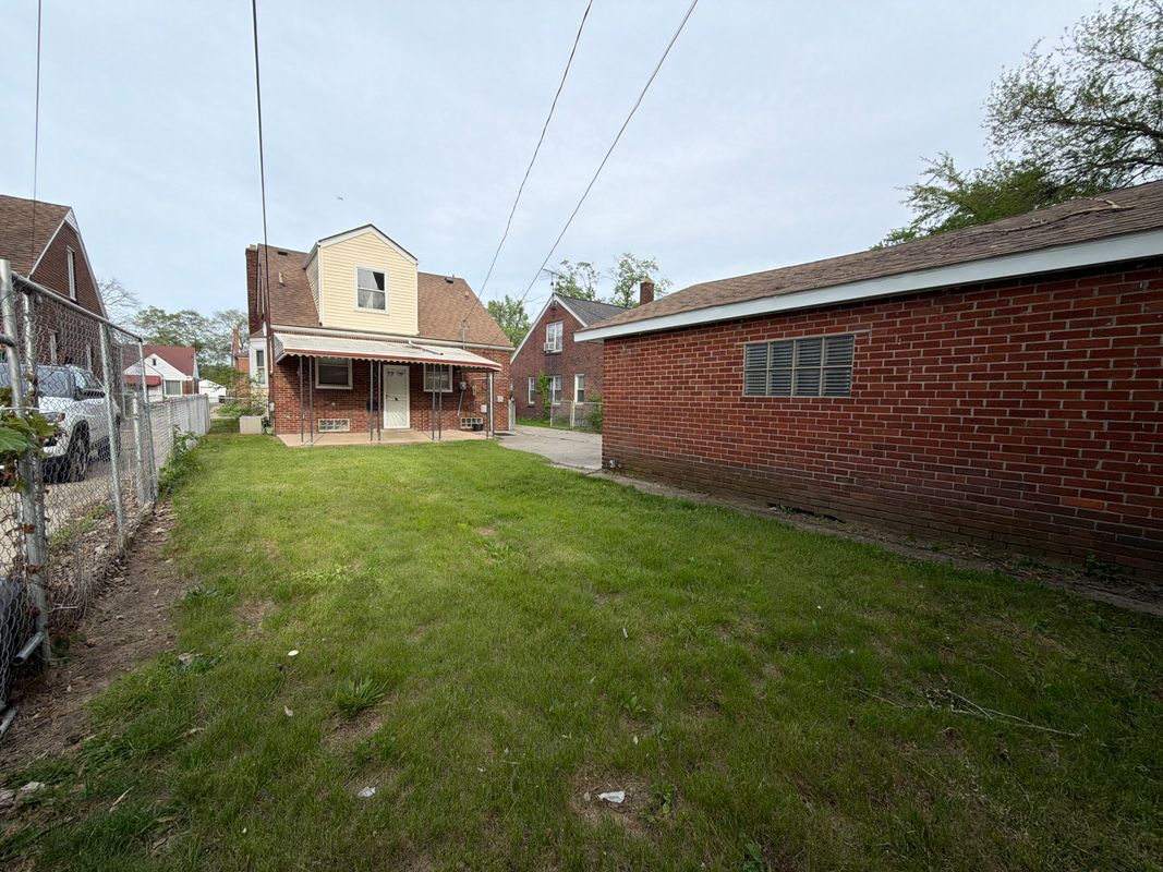 Building Photo - 18235 Tracey St