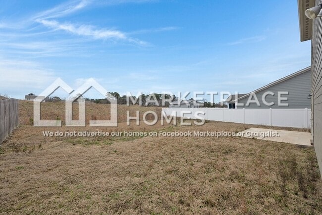 Building Photo - 170 Kings Wy