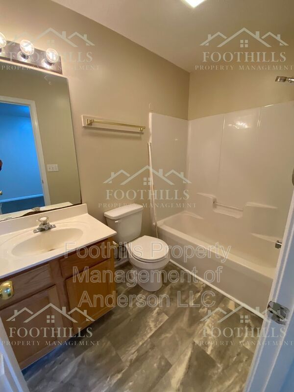 Building Photo - 101 Heatherbrook Ct