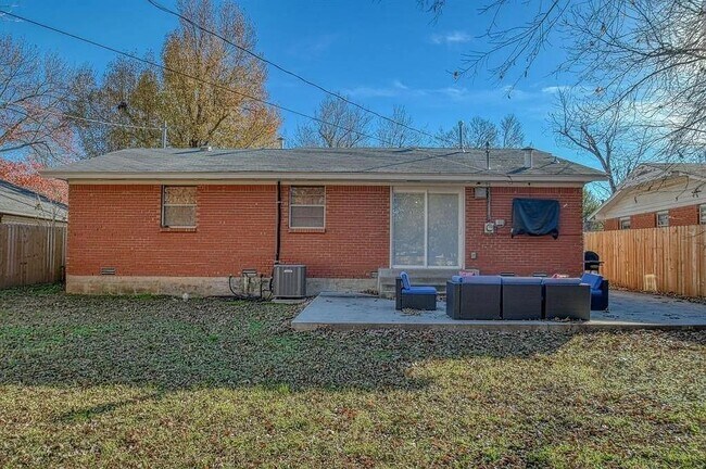 Building Photo - 505 Inwood Dr