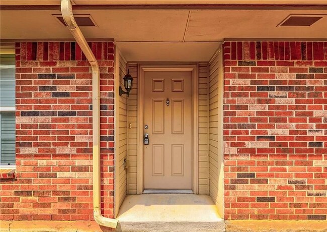 Building Photo - Gorgeous 3 bedroom 2 Bath and 2 Car Home in the Heart of Yukon