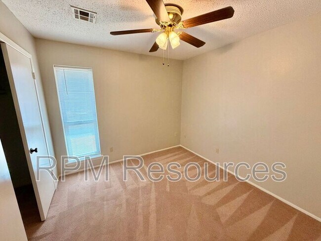 Building Photo - 105 N Eastgate Dr