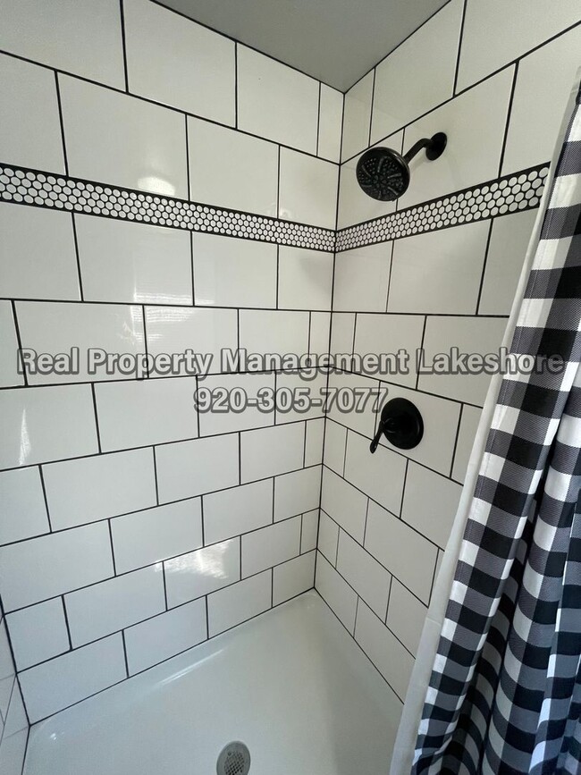 Building Photo - Fully Furnished House - Six or Twelve Mont...