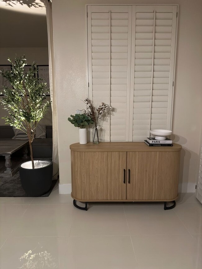 Building Photo - Stunning Fully Remodeled Luxury Home in Peccole Ranch