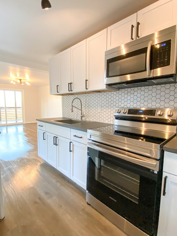 Building Photo - 139-141-141 E Sycamore St