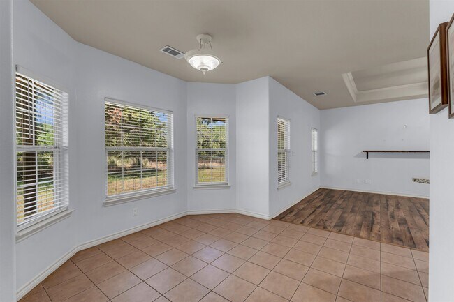 Building Photo - 145 Chaumont St