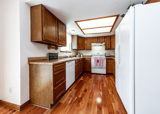 Building Photo - Westside Home in Mt Shadows in D20