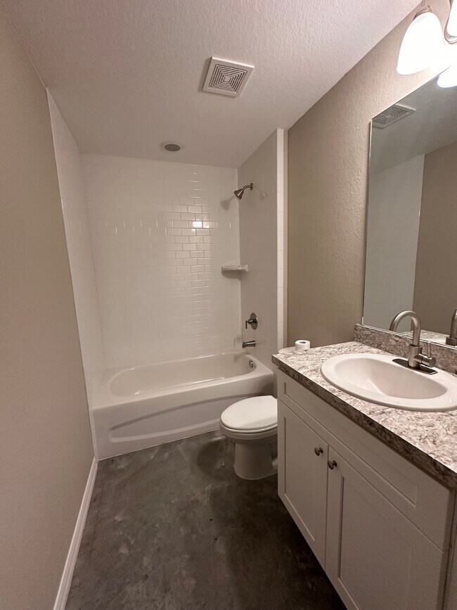 Building Photo - 442 Avenue A NE