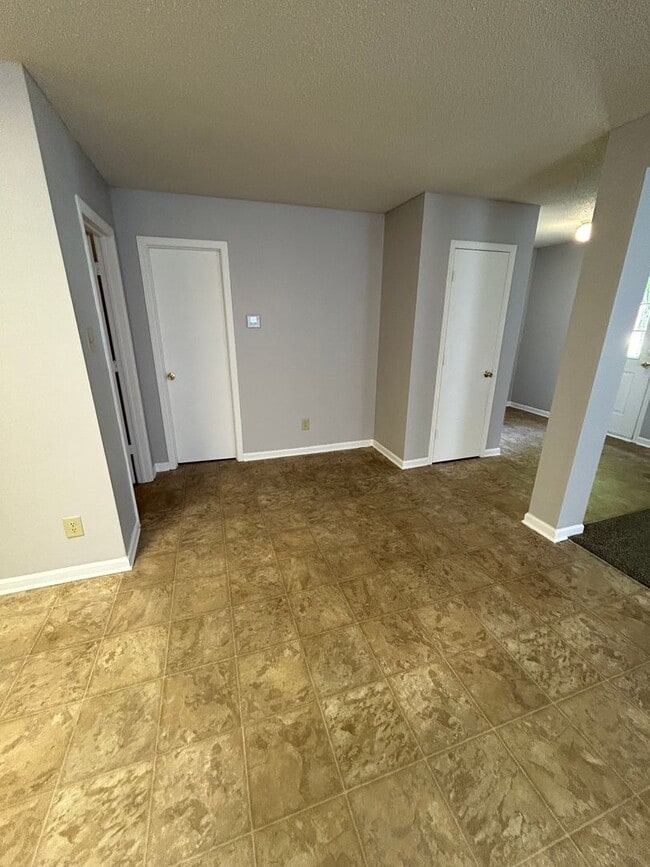 Building Photo - Franklin IN - 3 BR home