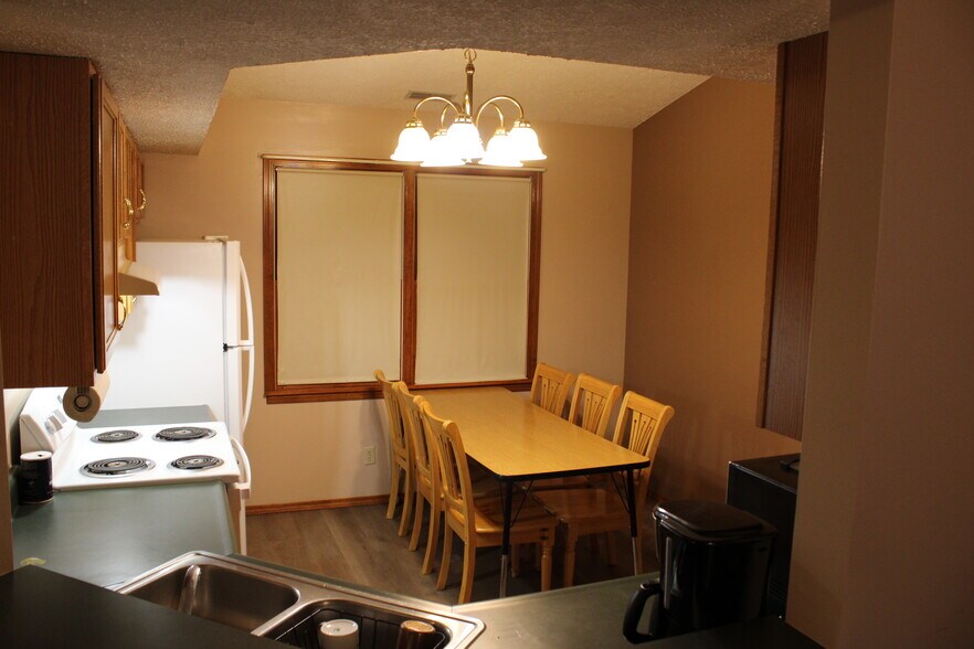 Building Photo - 3228 Park Ridge Dr