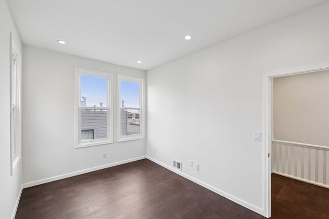 Building Photo - 971 Filbert St