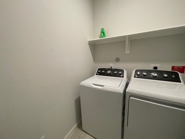 Building Photo - 12614 White Pelican Ct